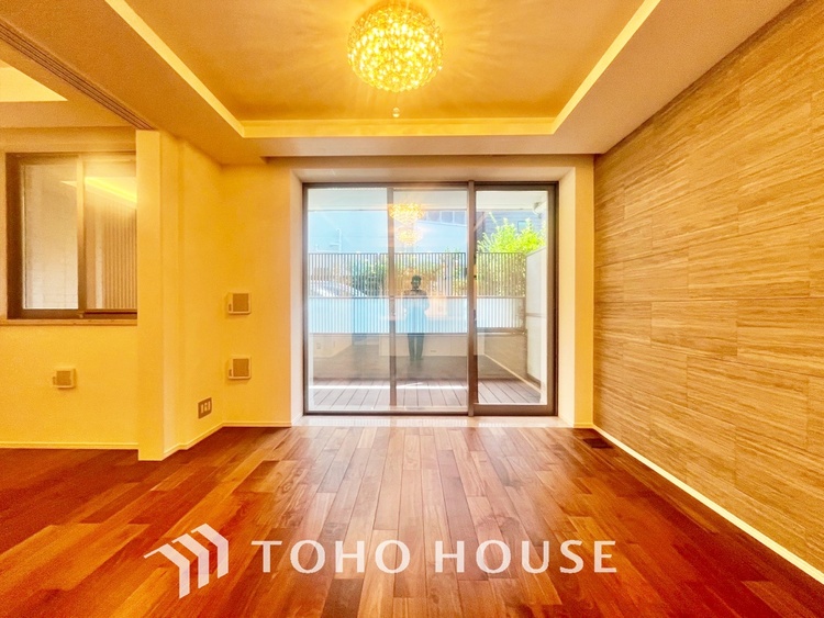 内装 【LIVING】◆煌びやか◆愛おしい家族との団欒の時間をより一層幸せなものに感じさせる煌びやかなLDK。輝かしい毎日が待っています。