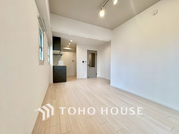 内装 【LIVING】◆扉を◆開くとこの景色。家族の”おかえり”の声が聞こえてきそう。