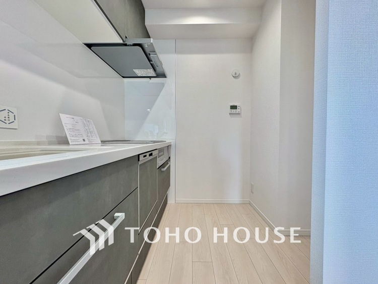 キッチン 【KITCHEN】◆ワクワク◆開放的で機能性も高いシステムキッチン。お子様は毎日のご飯にワクワク！