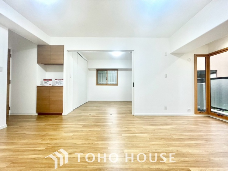 内装 【LIVING】◆眩い◆光が燦々と入り、家族の笑顔を照らす。「いつまでも続いて」と願う夢のような毎日がここにある。