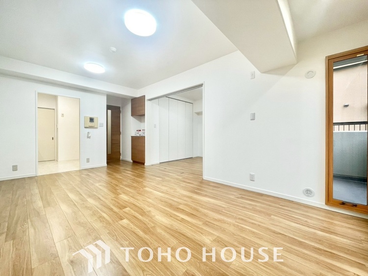 内装 【LIVING】◆陽光◆が差し込む。この開放的なLDKに家族の笑顔が集う。家族が一緒に過ごす空間は明るく、そして居心地よく。