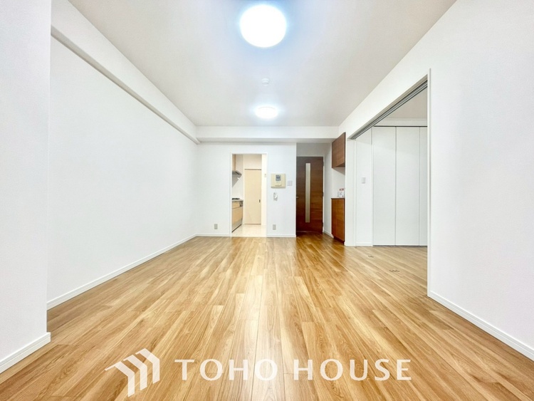 内装 【LIVING】◆扉を◆開くとこの景色。家族の”おかえり”の声が聞こえてきそう。