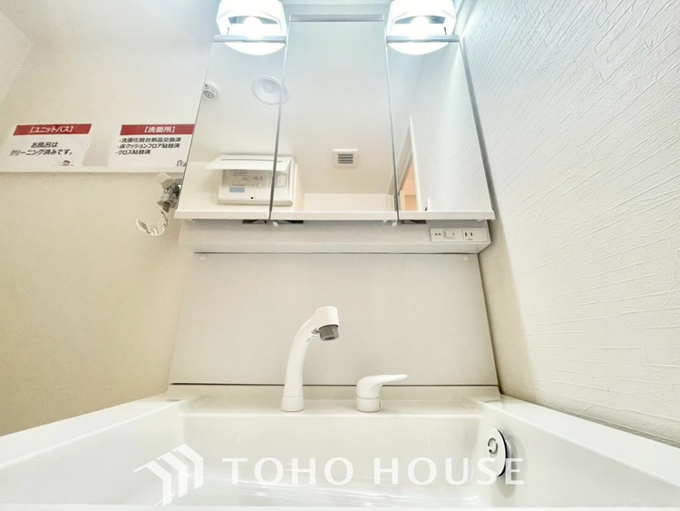 洗面 【WASHROOM】◆快適◆煌びやかな暮らしの中にも忘れたくない快適さ。大きな収納が助けてくれます。