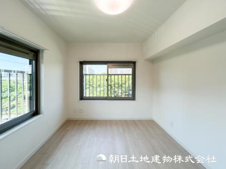 内装 【洋室】一人時間を快適にすごせるように、落ち着いて過ごせる癒しと寛ぎの空間が欲しい。そんな願いを叶えました。