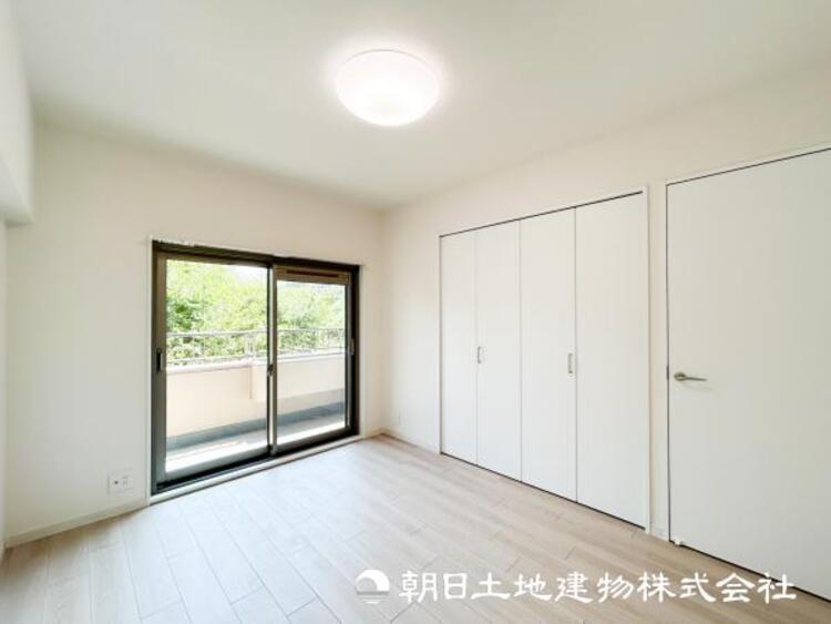 内装 【洋室】自宅で快適に過ごす条件は一人ひとり違います。個性が強すぎないシンプルな内装とシンプルなデザインで統一しております