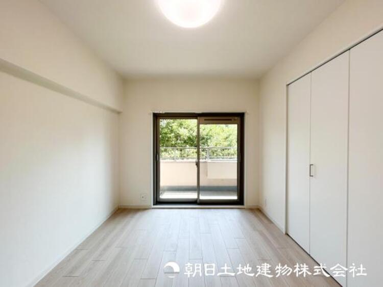 内装 【洋室】人間の感性を育むプライベートルームはシンプルが１番！読書やネット、大切な一人の時間も充実したものにできます。