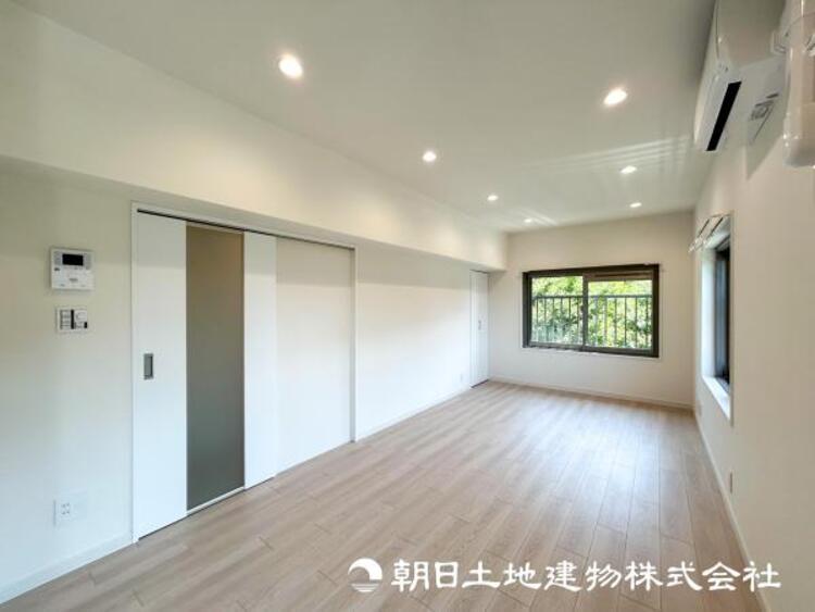 居間 【リビング】家族や友人との時間など１番多くの時間を過ごす空間だからこそ快適な空間を目指してプランニングしました