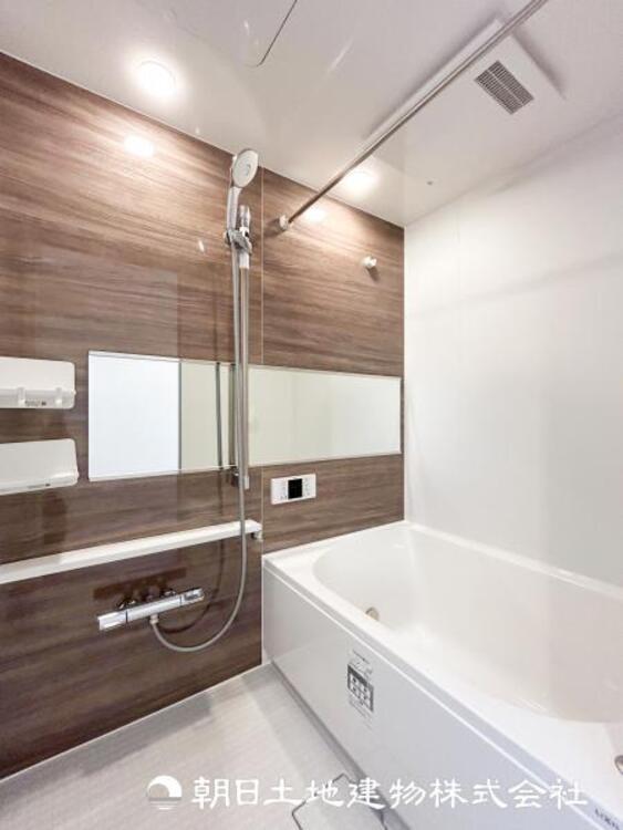 風呂 【浴室】お掃除のしやすさ・収納の便利さ等、おふろを使う人、お手入れする人、みんなにとっての「使いやすさ」を追求しました