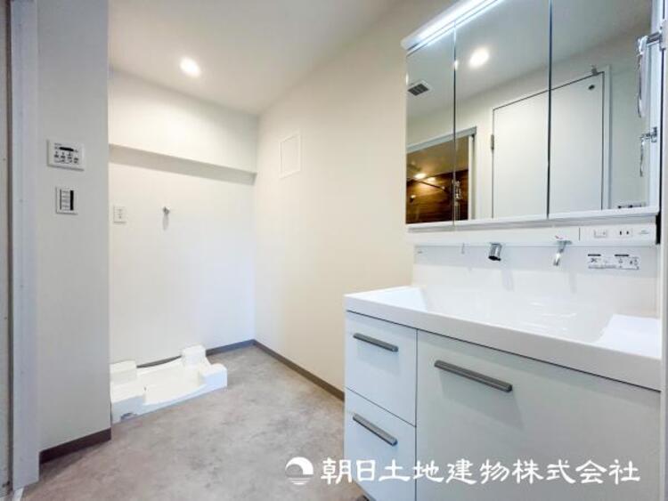 洗面 【洗面化粧台】慌ただしい1日が始まり、充実した1日の終わりを締めくくる洗面所は快適に過ごしたいものですね！収納も豊富です