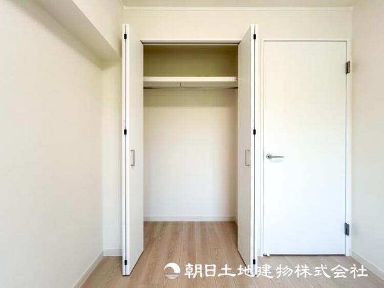 収納 【収納】たっぷりの収納スペースがあれば、季節物の衣類もすっきりしまえるので衣替えも楽ちんで快適に暮らせそうです