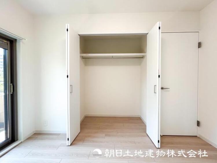 収納 【収納】たっぷりの収納スペースがあれば、季節物の衣類もすっきりしまえるので衣替えも楽ちんで快適に暮らせそうです