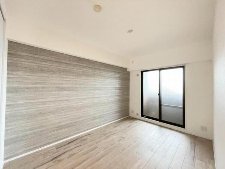 内装 落ち着いた色合いに優しく包まれる、安らぎの主寝室 