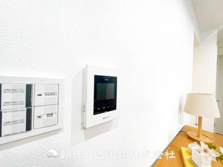 内装 TVモニター付きインターホンは訪問者のお顔を確認出来安心な機能です！