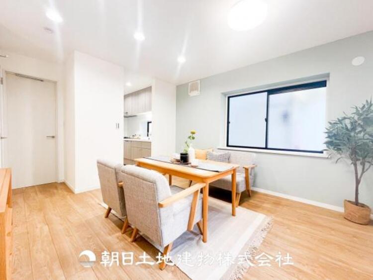 居間 話に夢中になりすぎて、ついつい時を忘れてしまう。