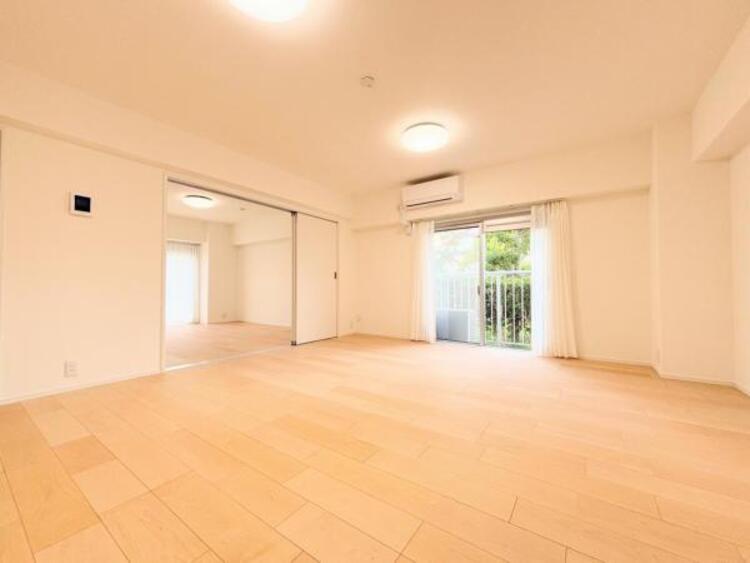 その他 ●〇オープンでのびやかな空間を生み出す、こだわりの広がりとゆとり。家族と過ごす時間を大切にしたい方にぴったりの明るくゆとりある住空間です。南側の窓からの日差しがリビングの中までしっかりと届きます〇●