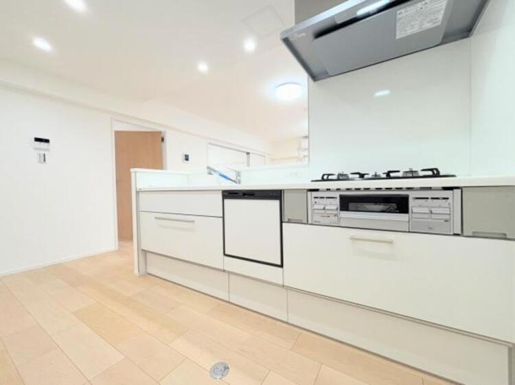 その他 ●〇家族で並んでクッキング。皆でわいわい楽しく作るお料理は愛情たっぷりのごちそう。キッチンで過ごす家族時間は大人になっても心に残る素敵なオンリーワンの思い出に。食後の片付けも苦にならない空間です〇●