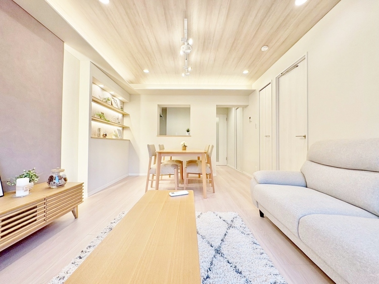 居間 居心地の良い空気感は、暮らしのステージを彩り、心からのやすらぎと満足感を与えてくれます。