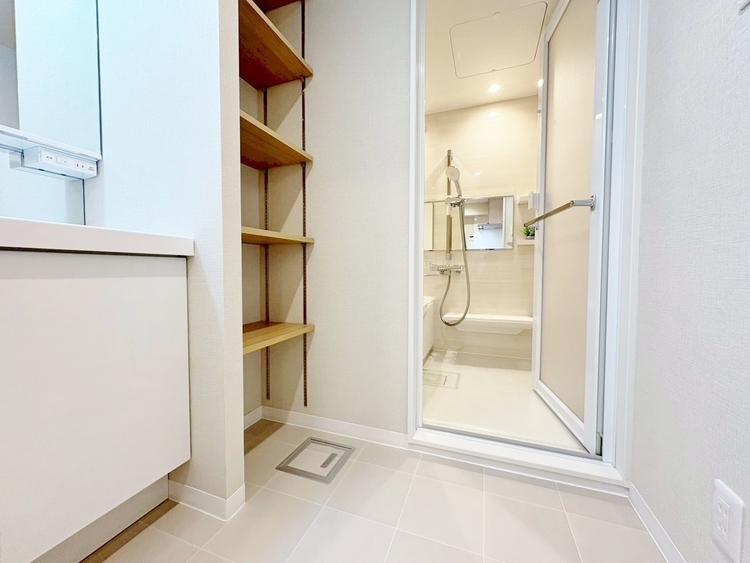 洗面 清潔感と心地よさを重視した、上質感漂うパウダールーム。