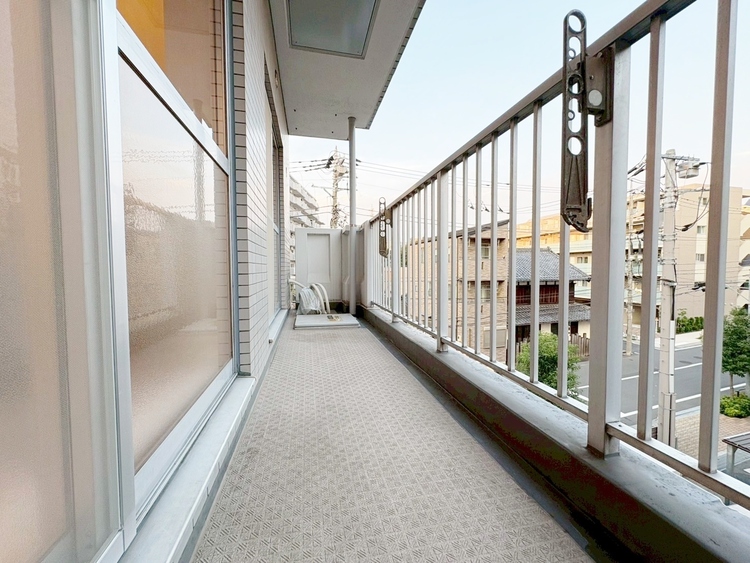 バルコニー 暮らしの中で、光と風を演出してくれるバルコニー。