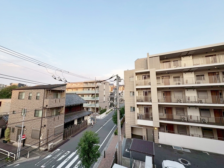 バルコニー 頬をなでる、優しい風を感じることが出来ます。