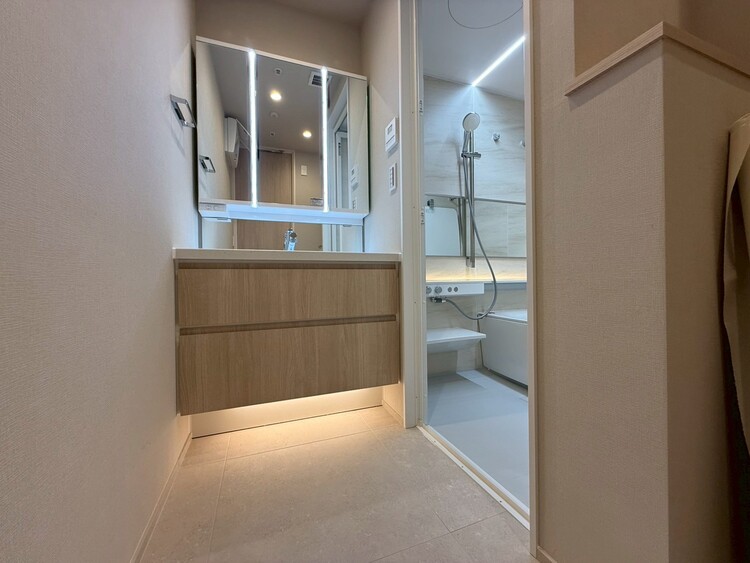 その他 十分な広さの脱衣所。
