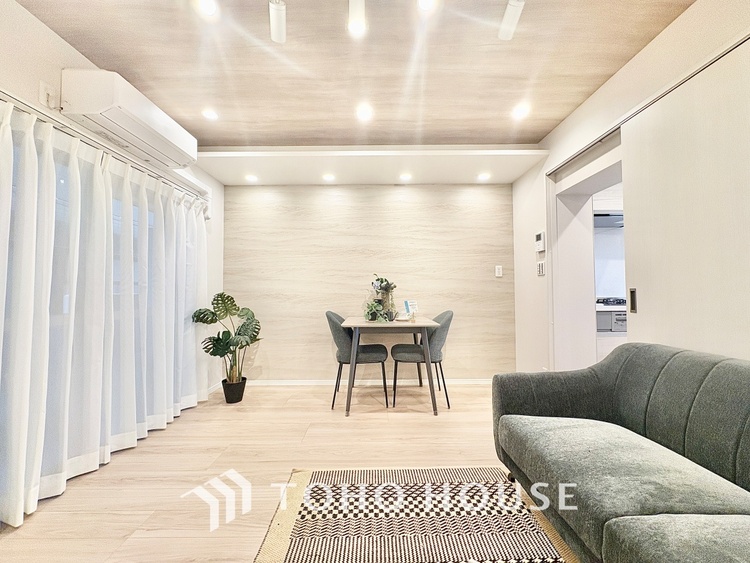 内装 【Green orchestra】◆緑の匂いに誘われて◆目を閉じれば深緑の香り。五感を研ぎ澄まし、日々の疲れを心から癒してくれる。深呼吸するほどに爽やかな薫りたち込める新緑にそと微笑む私達。