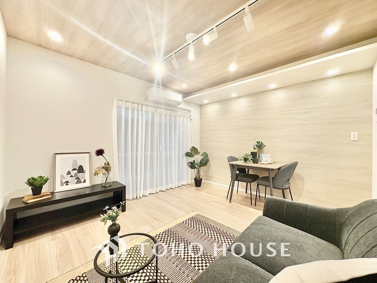 内装 【Green orchestra】◆緑の匂いに誘われて◆目を閉じれば深緑の香り。五感を研ぎ澄まし、日々の疲れを心から癒してくれる。深呼吸するほどに爽やかな薫りたち込める新緑にそと微笑む私達。