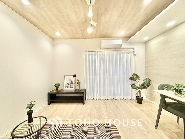 内装 【Green orchestra】◆緑の匂いに誘われて◆目を閉じれば深緑の香り。五感を研ぎ澄まし、日々の疲れを心から癒してくれる。深呼吸するほどに爽やかな薫りたち込める新緑にそと微笑む私達。