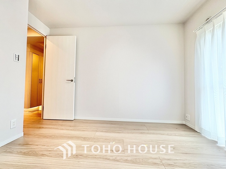 内装 ◆時を忘れる場所◆ここにはみんなが集い、食事と楽しい会話が始まる。話に夢中になりすぎて、ついつい時を忘れ夜半過ぎになってしまう。そんな束の間の幸せを感じさせてくれる場所でありたい。