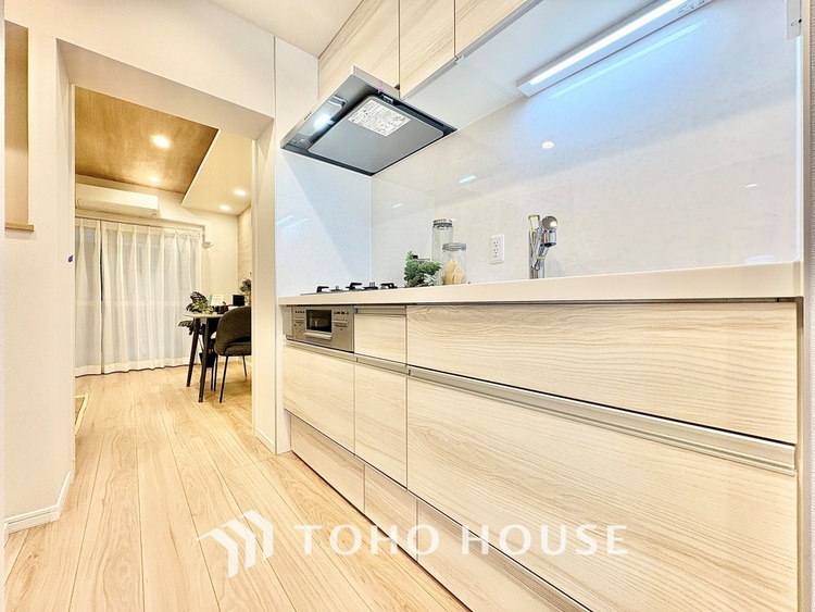 キッチン 【cooking papa is here】料理が苦手な人でも、チャレンジしてみたくなるワイドスパンのキッチン。家族の食卓がここから始まる。