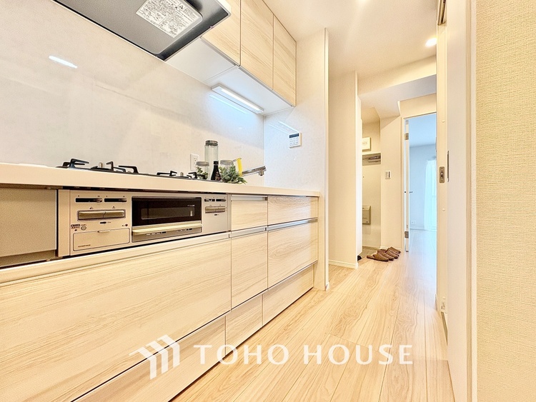 キッチン 【cooking papa is here】料理が苦手な人でも、チャレンジしてみたくなるワイドスパンのキッチン。家族の食卓がここから始まる。