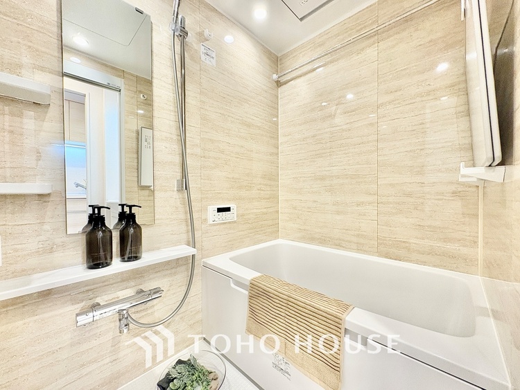 風呂 【Bathroom makes you free】疲れを翌日に残さない。そのための広々としたお風呂。足を伸ばしてさあ浸かろう。