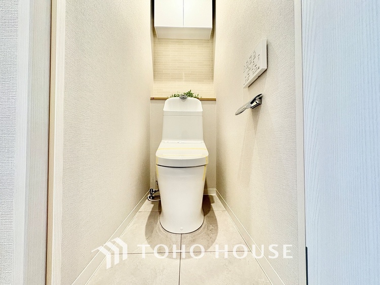 トイレ 【some philosophy was born from here】思索もできる空間。トイレのそんな側面も評価されていい時代かなと。