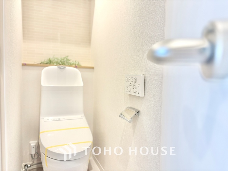 トイレ 【Entrance of your life】明るい玄関が家族を迎え入れる。今日はどんな一日が待っているんだろう。皆どんな一日を終えて帰ってくるんだろう。