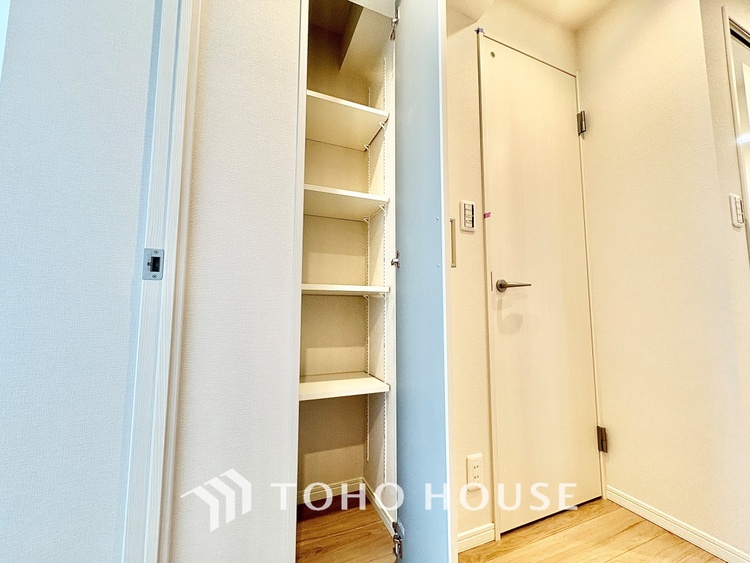 収納 【a closet full of dreams】しまいきれない思い出はクローゼットに。いつでも取り出せる広さが生活を彩る。