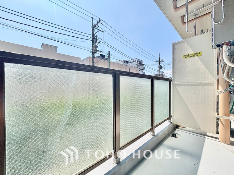 バルコニー 【the view of the sunlight】日差しと景色を取り入れつつ、プライベートな空間を演出するバルコニー