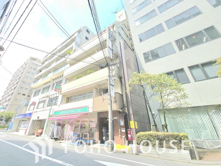 外観 現在リフォーム中。新しく生まれ変わる室内は、快適な暮らしを彩る空間へ。白を基調とした明るい内装、最新の設備が、あなたの新生活を豊かにします。完成を楽しみにお待ちください。