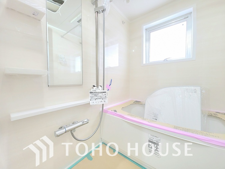 風呂 現在リフォーム中。新しく生まれ変わる室内は、快適な暮らしを彩る空間へ。白を基調とした明るい内装、最新の設備が、あなたの新生活を豊かにします。完成を楽しみにお待ちください。