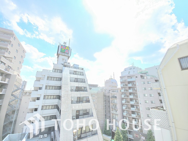 その他 現在リフォーム中。新しく生まれ変わる室内は、快適な暮らしを彩る空間へ。白を基調とした明るい内装、最新の設備が、あなたの新生活を豊かにします。完成を楽しみにお待ちください。