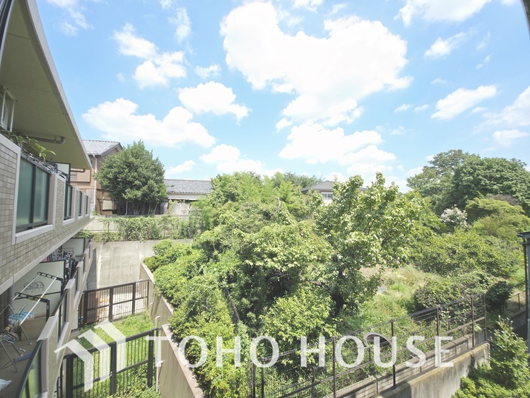 その他 現在リフォーム中。新しく生まれ変わる室内は、快適な暮らしを彩る空間へ。白を基調とした明るい内装、最新の設備が、あなたの新生活を豊かにします。完成を楽しみにお待ちください。