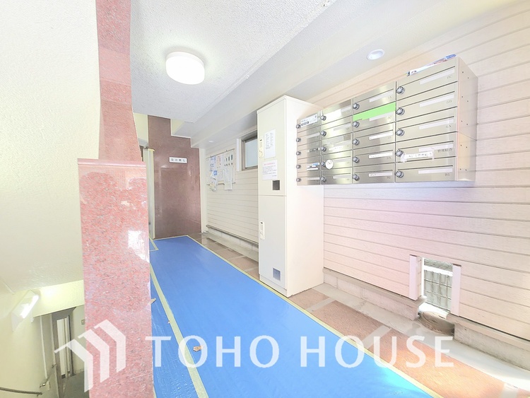 その他 宅配ボックスを完備しています。留守中や忙しい時でも、時間を気にせず荷物を受け取ることができます。オンラインショッピングをよく利用する方にとって、非常に便利な設備です。