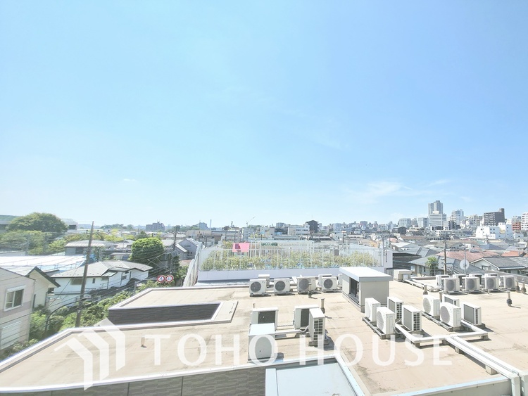 その他 現在リフォーム中。新しく生まれ変わる室内は、快適な暮らしを彩る空間へ。白を基調とした明るい内装、最新の設備が、あなたの新生活を豊かにします。完成を楽しみにお待ちください。