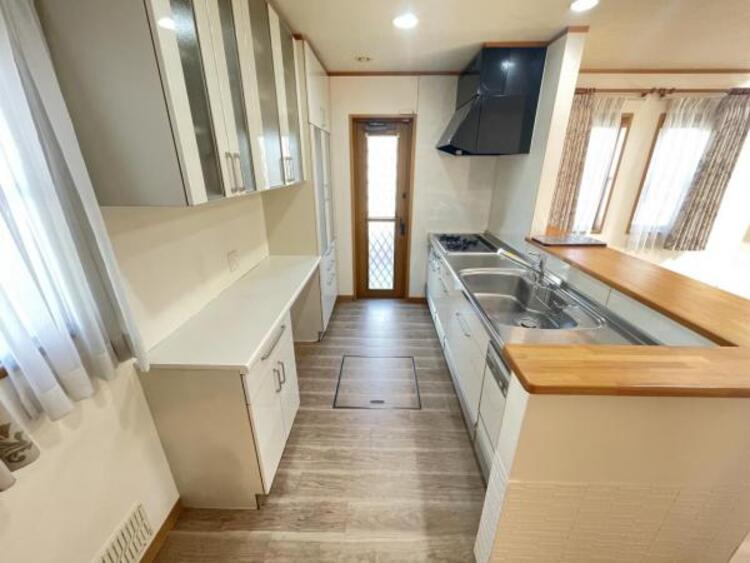 キッチン キッチン綺麗にお使い頂いております。カップボード・食洗機付き。