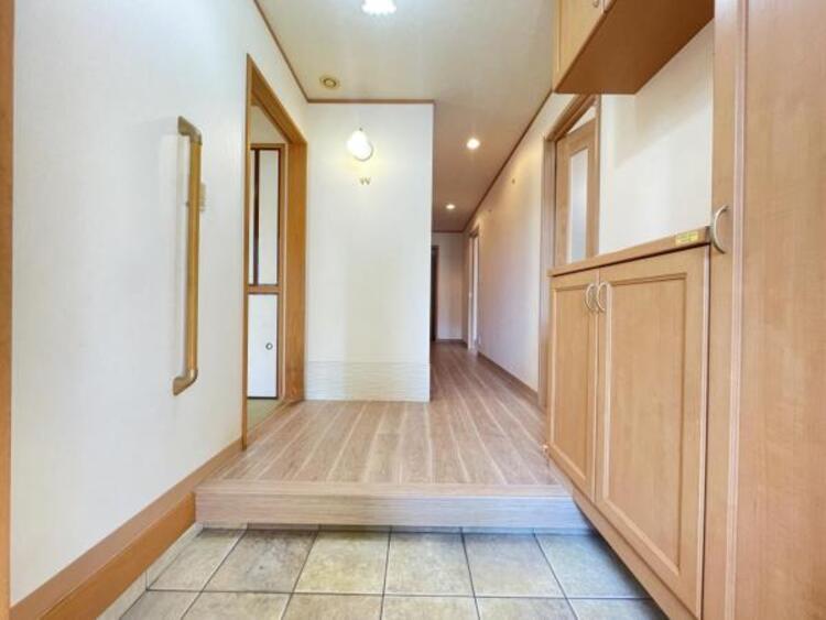 その他 年配の方にも優しい段差の少ない玄関です。