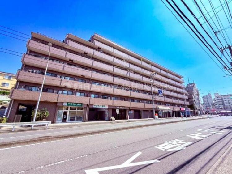 外観 開放感があり日当りも良好です！目の前に広がる開放感とゆとり。暮らしの夢を育む住まいがここにあります！ 