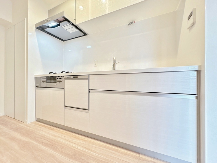 キッチン スマートな意匠と充実の機能を備えたキッチンが、暮らしにおいしい彩りを添えます。