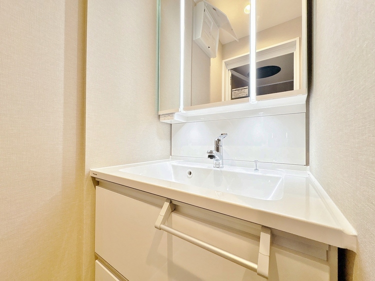 洗面 何かと物が増える場所だからこそ、スッキリと見映えの良い空間に。