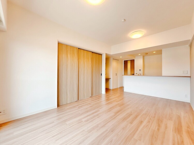 居間 居心地の良い空気感は、暮らしのステージを彩り、心からのやすらぎと満足感を与えてくれます。