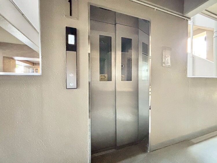 設備 エレベーターの管理も、きちんと行き届いてます。