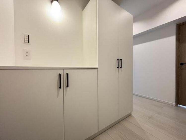 収納 広々とした玄関には収納豊富なシューズクローゼットも完備。雑多な玄関でなくスッキリ空間にできるよう設計しました。 